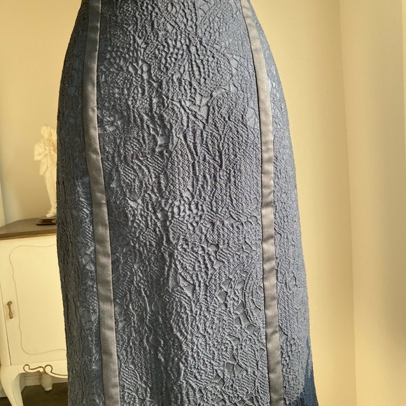 MaxMara dark navy silk skirt, size 8-10, black satin trim, excellent condition - Picture 2 of 15